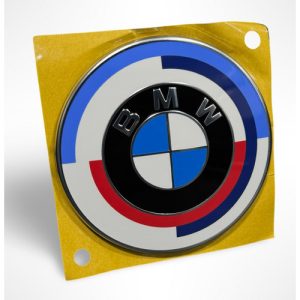 Gyári BMW 50 Yahre 74mm-es motorháztető embléma G80 M3 G82 G83 M4 G87 M2 51117886545
